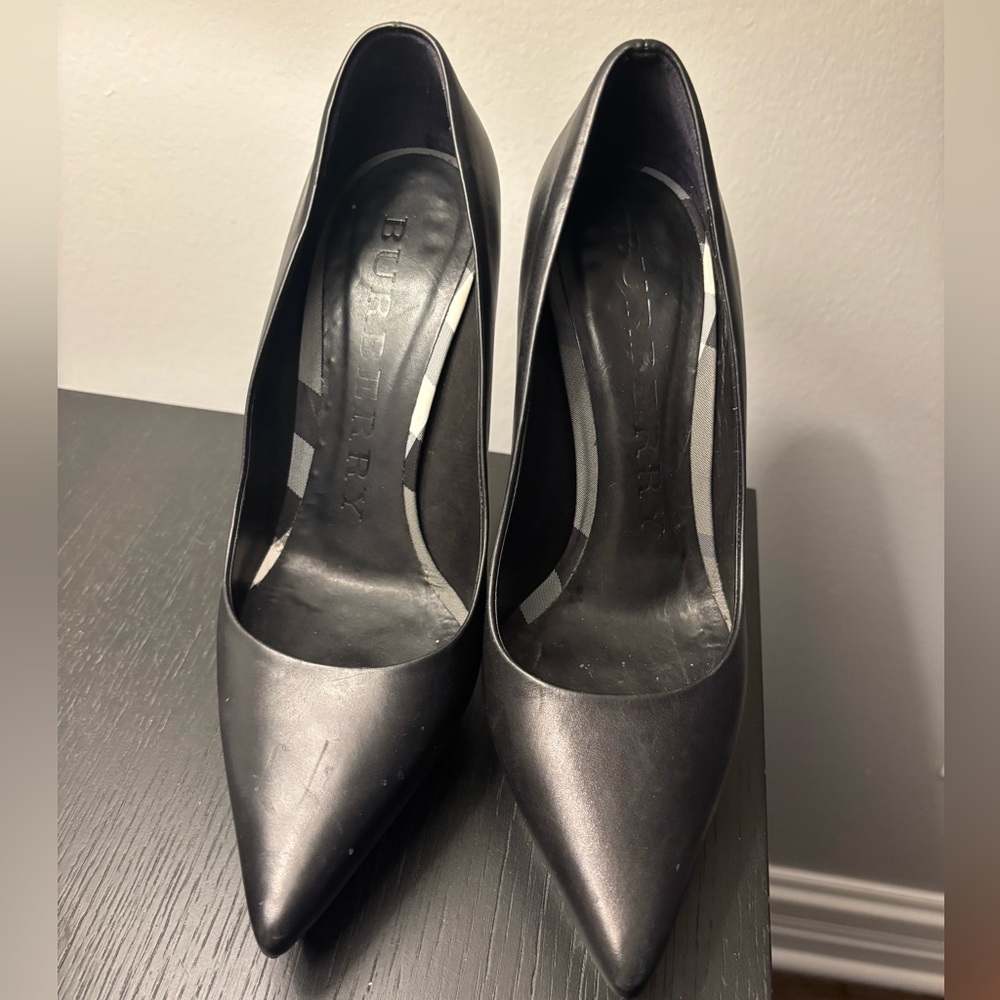 Burberry Sleek Black Leather Pumps